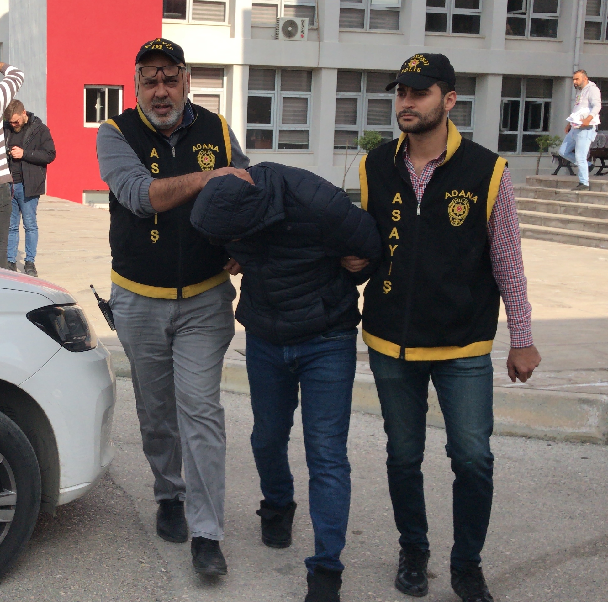 Adana'da parti binasında ve ofiste işkence iddiasına 5 tutuklama