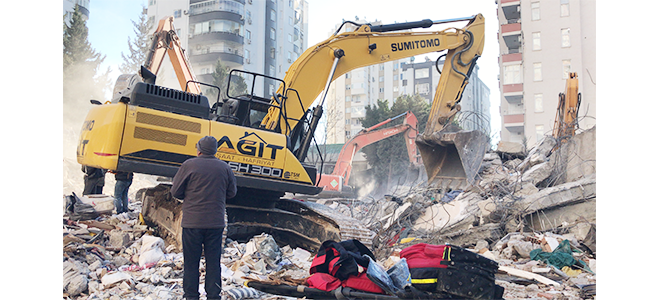 Hatay, Adana ve Osmaniye’de yıkılan binalarda arama kurtarma çalışmaları sürüyor