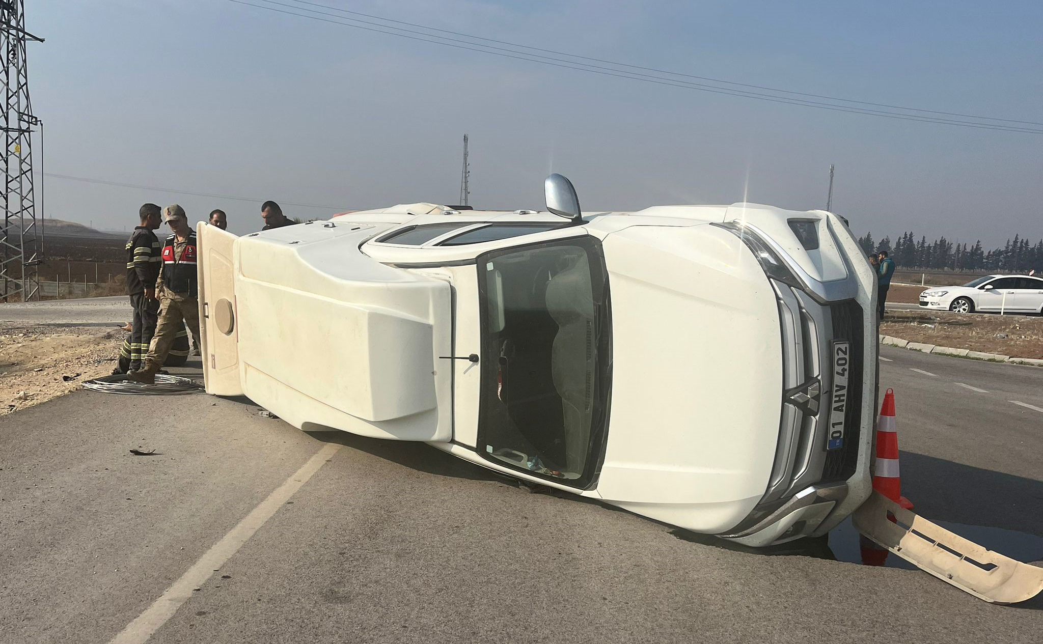 Kamyonetle, otomobilin çarpıştığı kazada: 3 kişi yaralandı