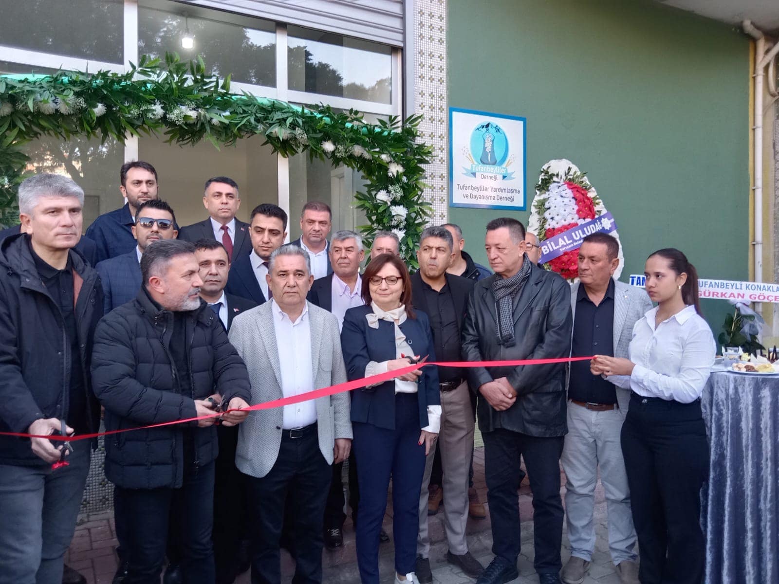 Tufanbeyliler Yardımlaşma ve Dayanışma Derneği’nin yeni binasının açılışı yapıldı