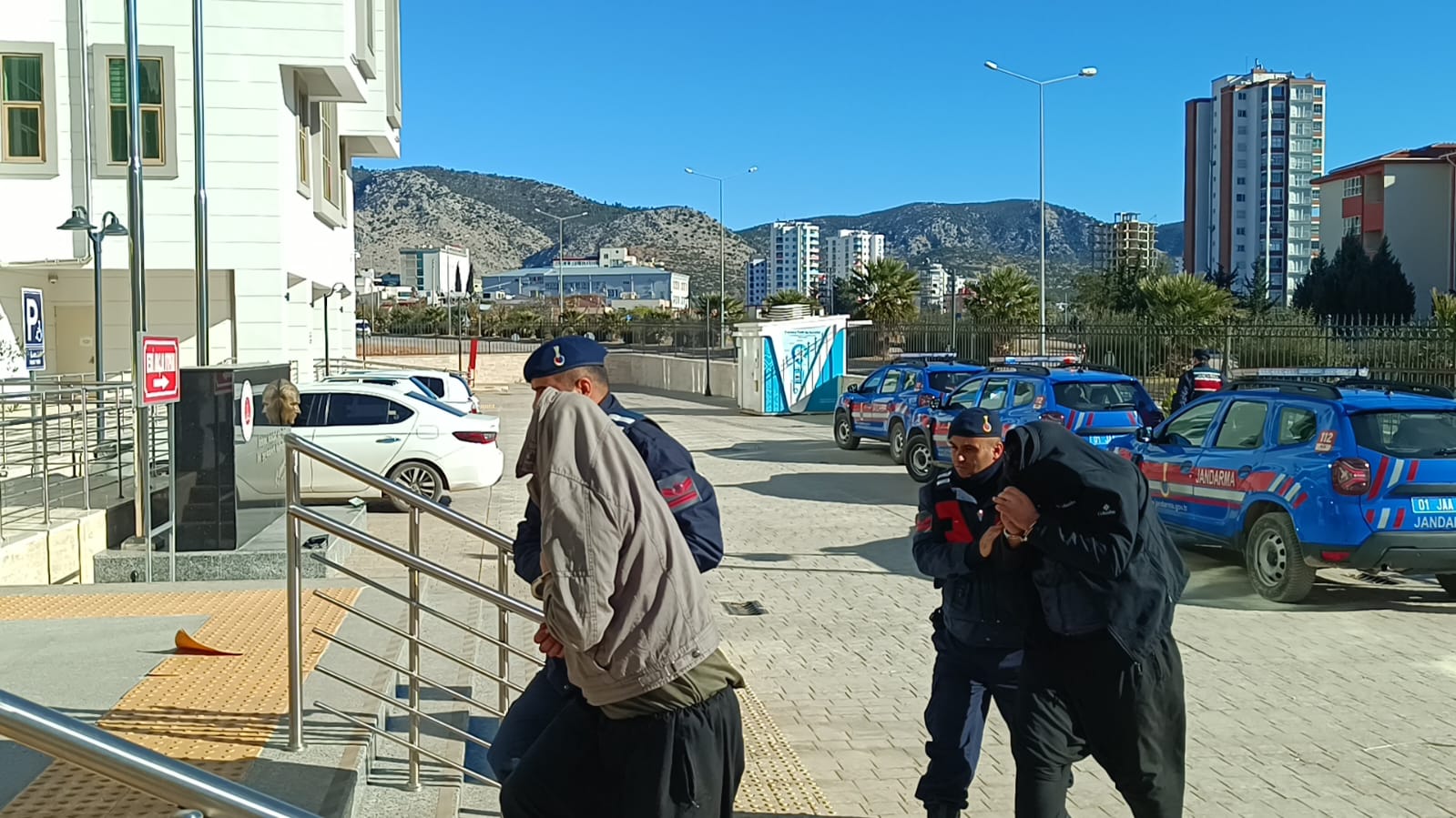 Kozan’da hayvan çaldıkları öne sürülen 3 şüpheli tutuklandı