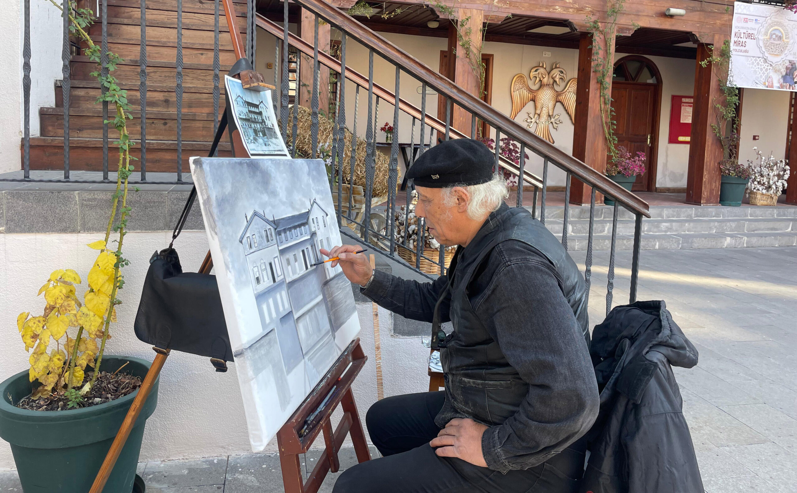 Adanalı ressam Şendil’in yurt dışındaki müzelerde sayısız resimleri bulunuyor