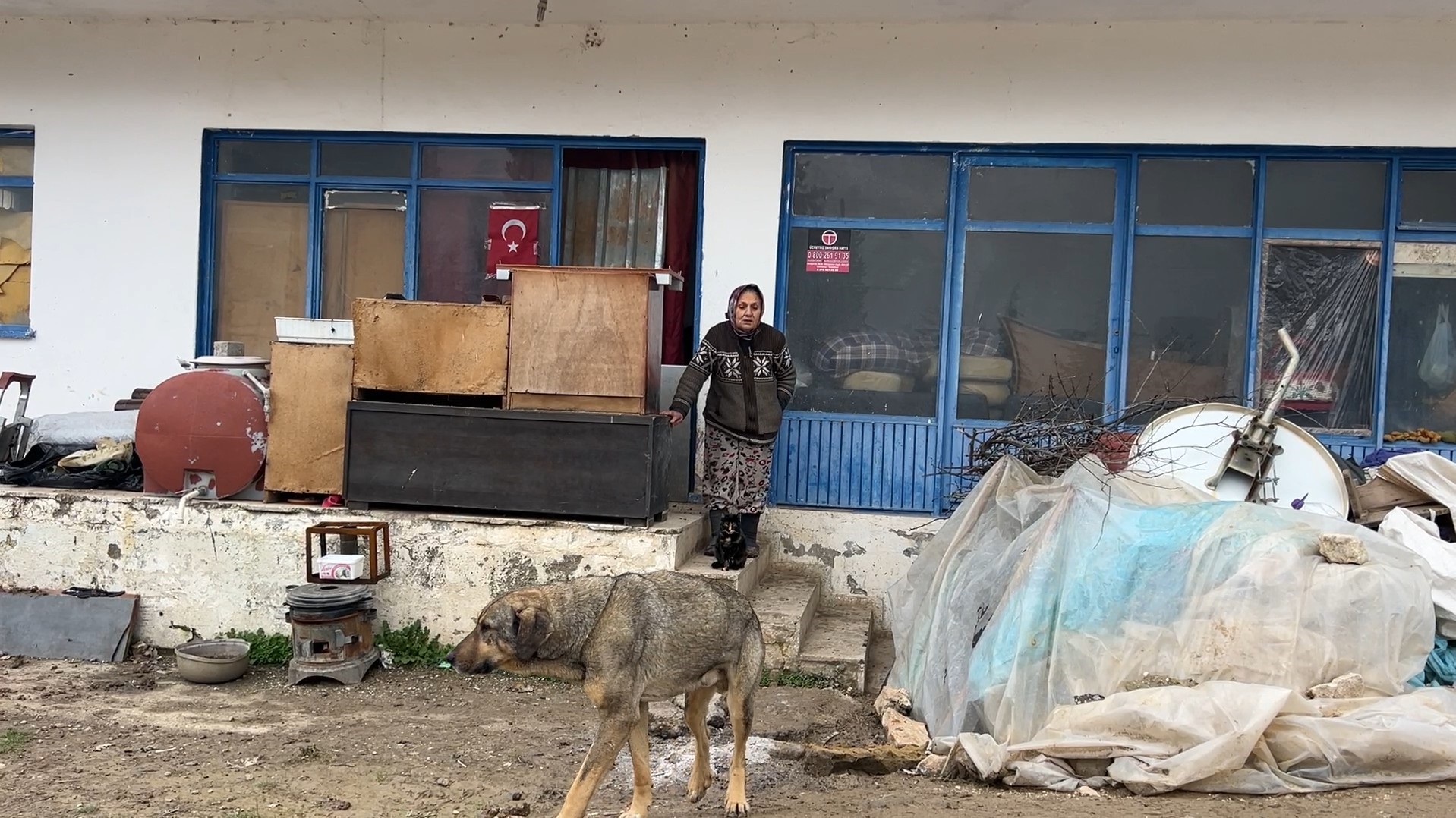 Çaresiz kadın ev sahibinin evi satmasının ardından ortada kaldı