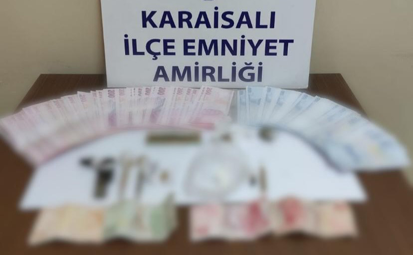 Karaisalı’da uyuşturucu madde ve 29 bin 90 TL nakit para ele geçirildi