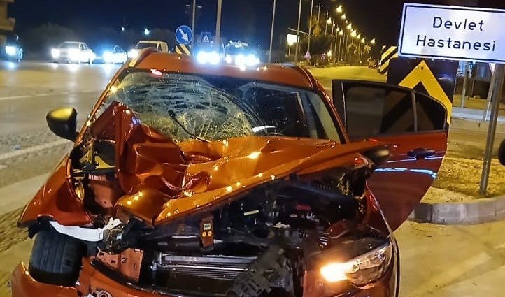 Mersin’de otomobil yayalara çarptı: 2 ölü