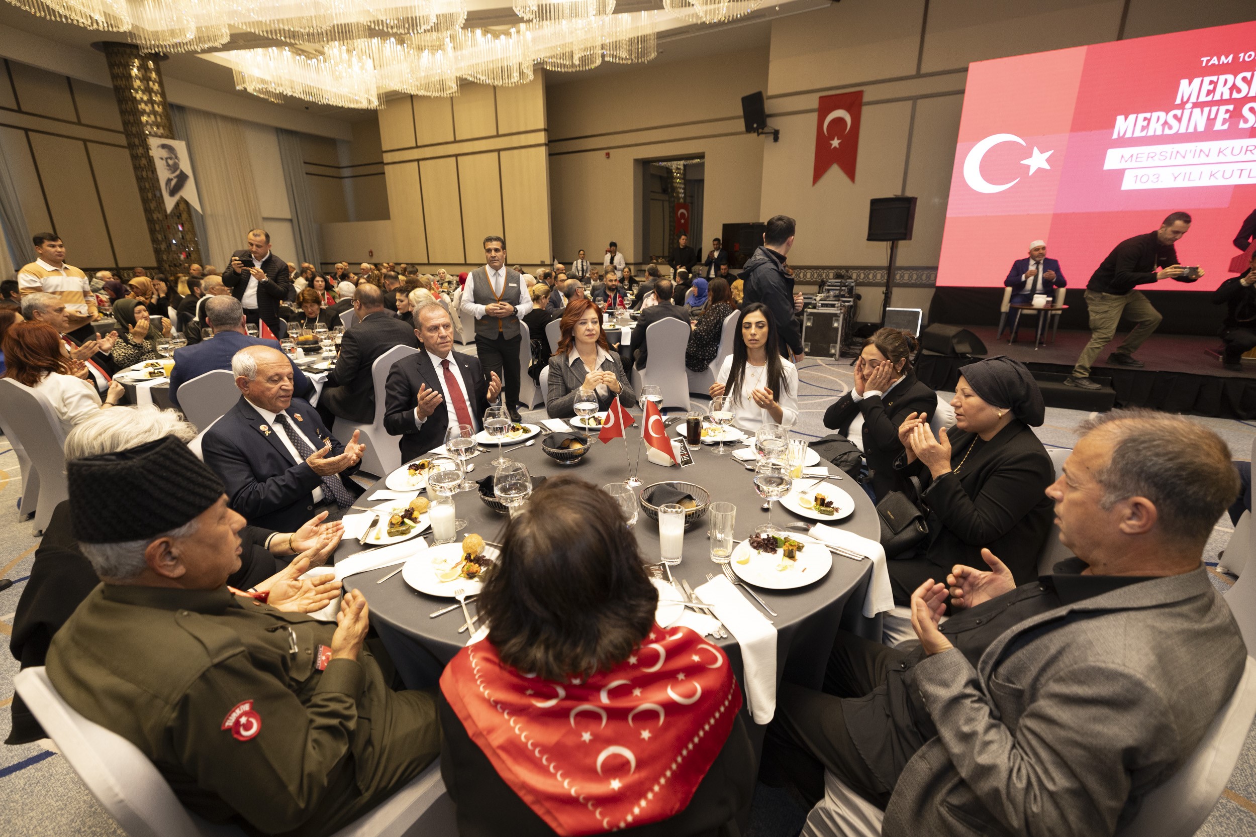 Mersin’de şehit aileleri ve gaziler onuruna yemek verildi
