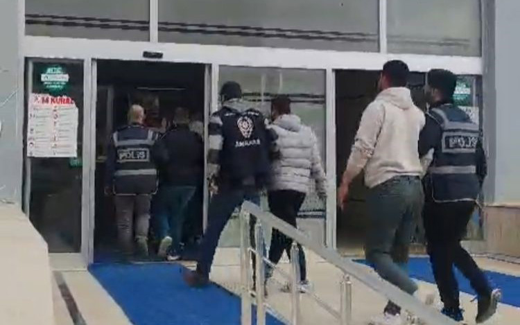 Polisin uygulamalarını deşifre eden 11 şahıs yakalanıp işlem yapıldı