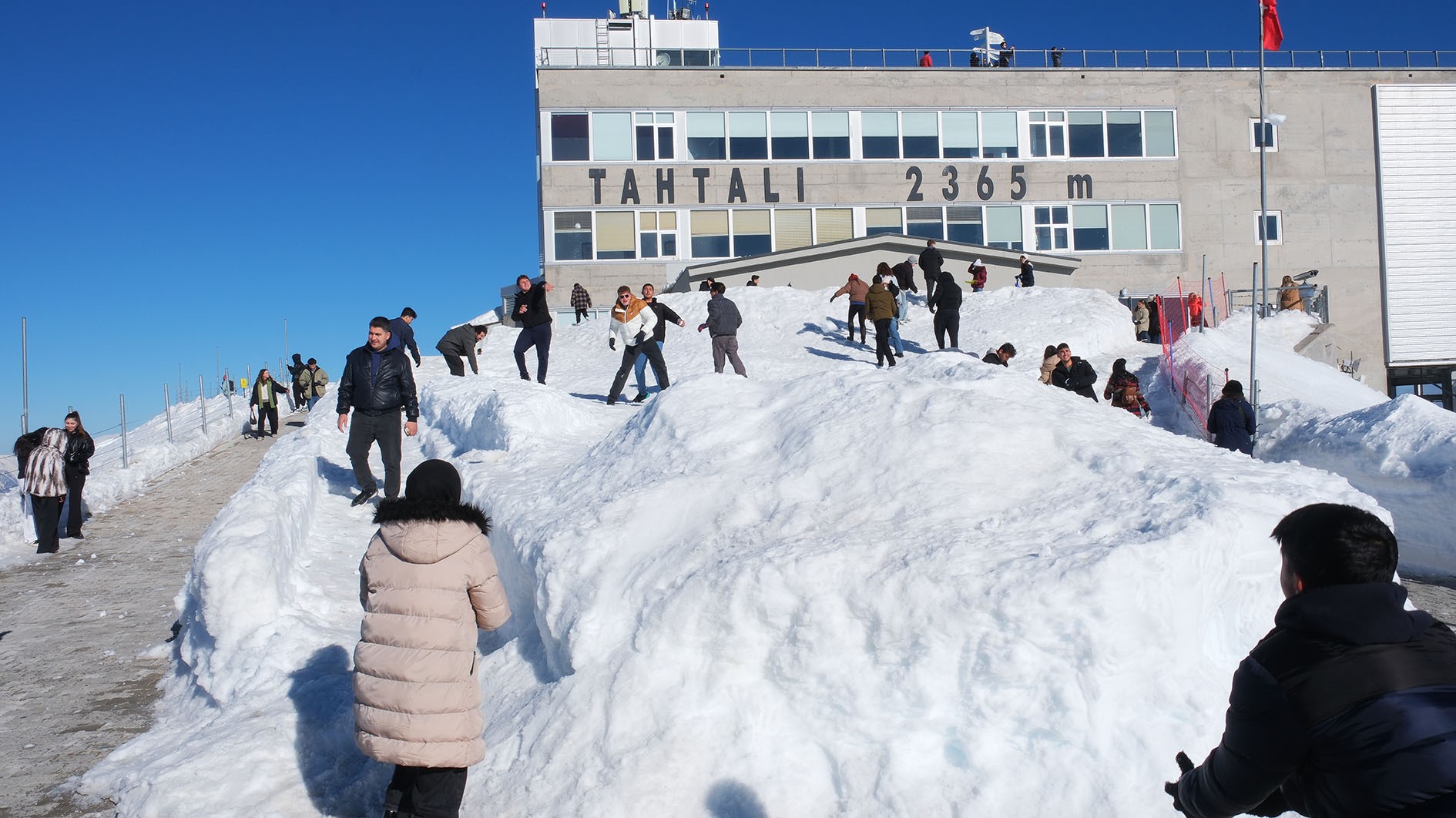 Üniversite sınavına hazırlanan öğrenciler, teleferikle stres attı