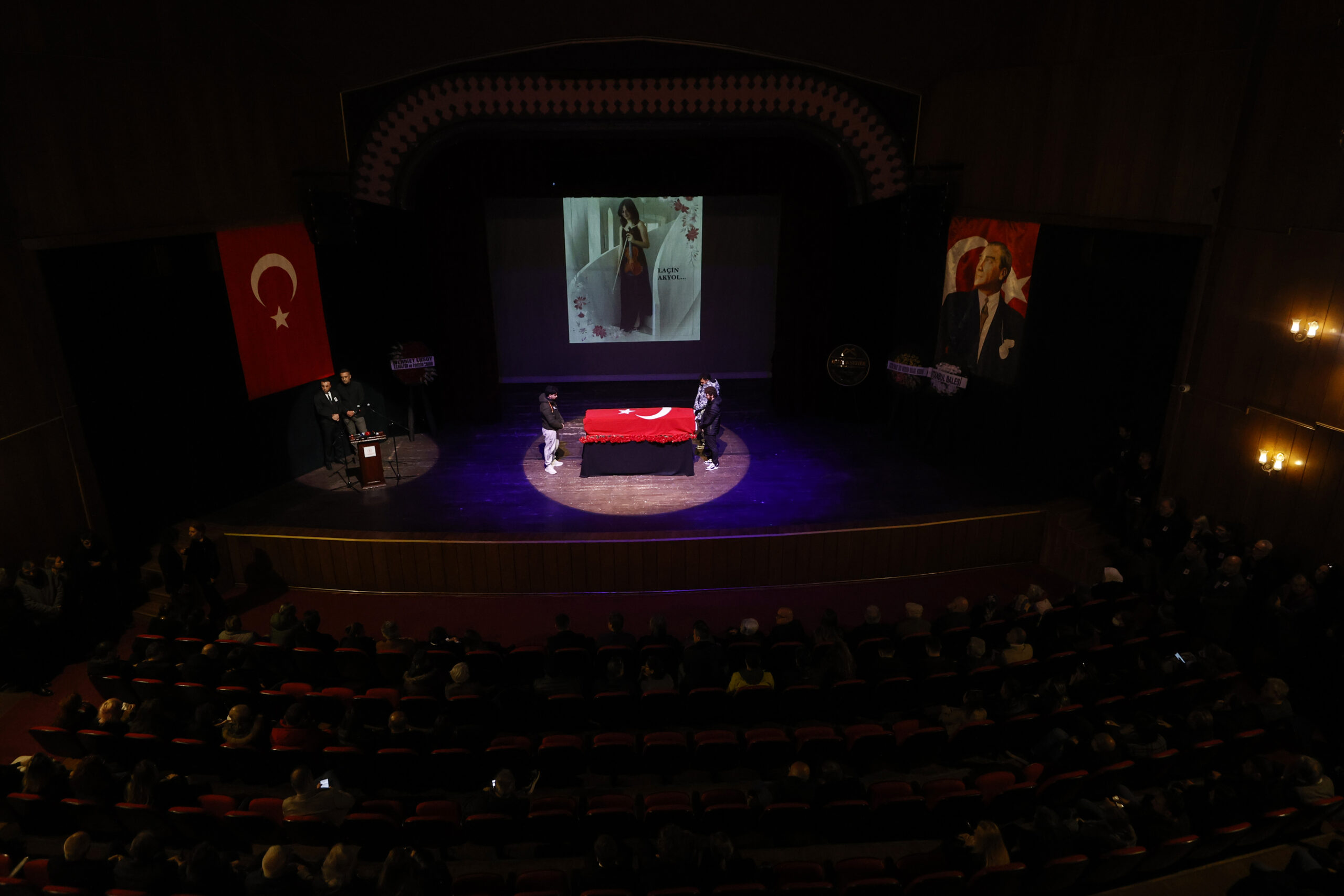 Genç kemancı Akyol’un cenazesi defnedildi