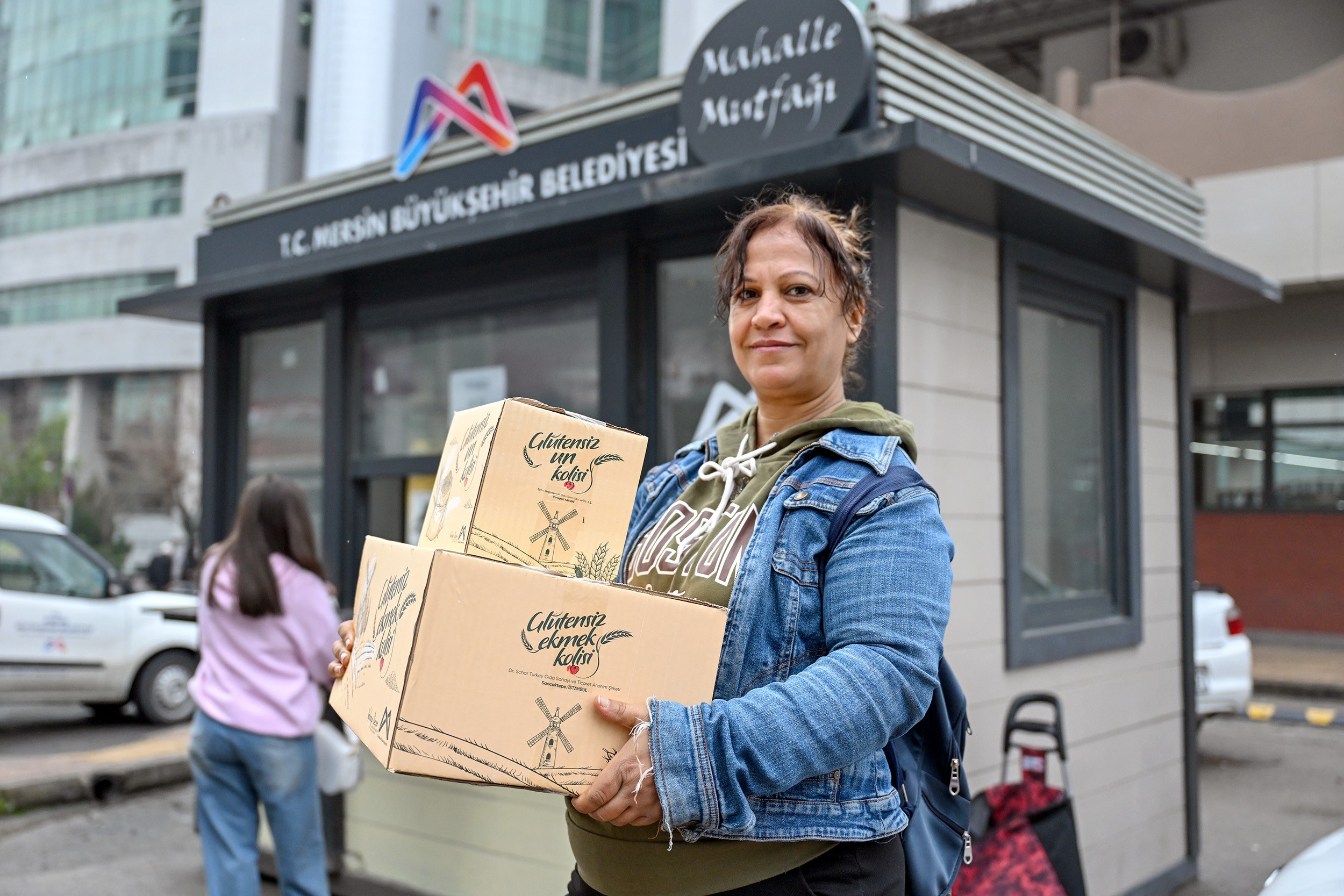 Mersin Büyükşehir Belediyesi, ihtiyaç sahiplerine desteğini sürdürüyor