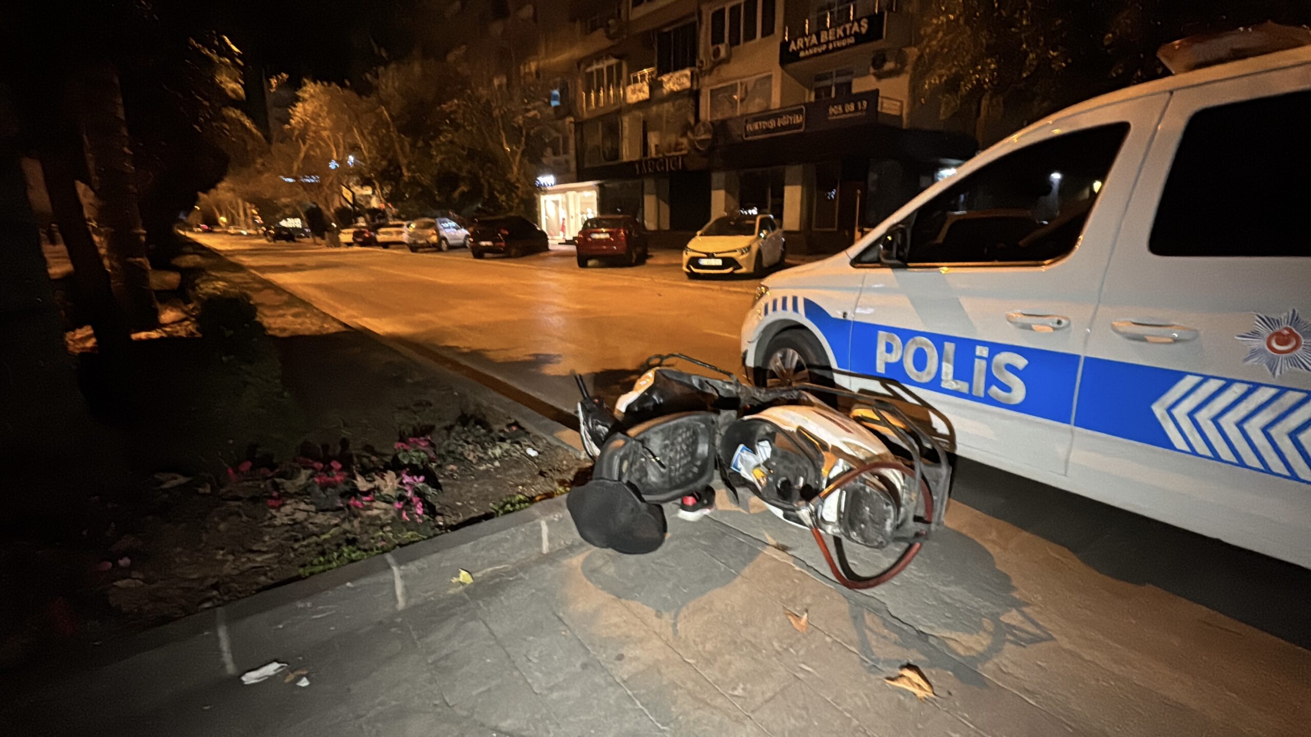 Adana’da motosikletle kaçmaya çalışan şüpheli kovalamaca sonucu yakalandı
