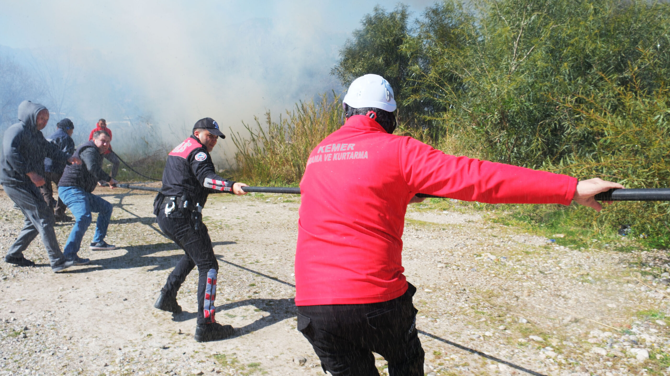 Antalya’da ormanlık ve sazlıkta çıkan yangın söndürüldü