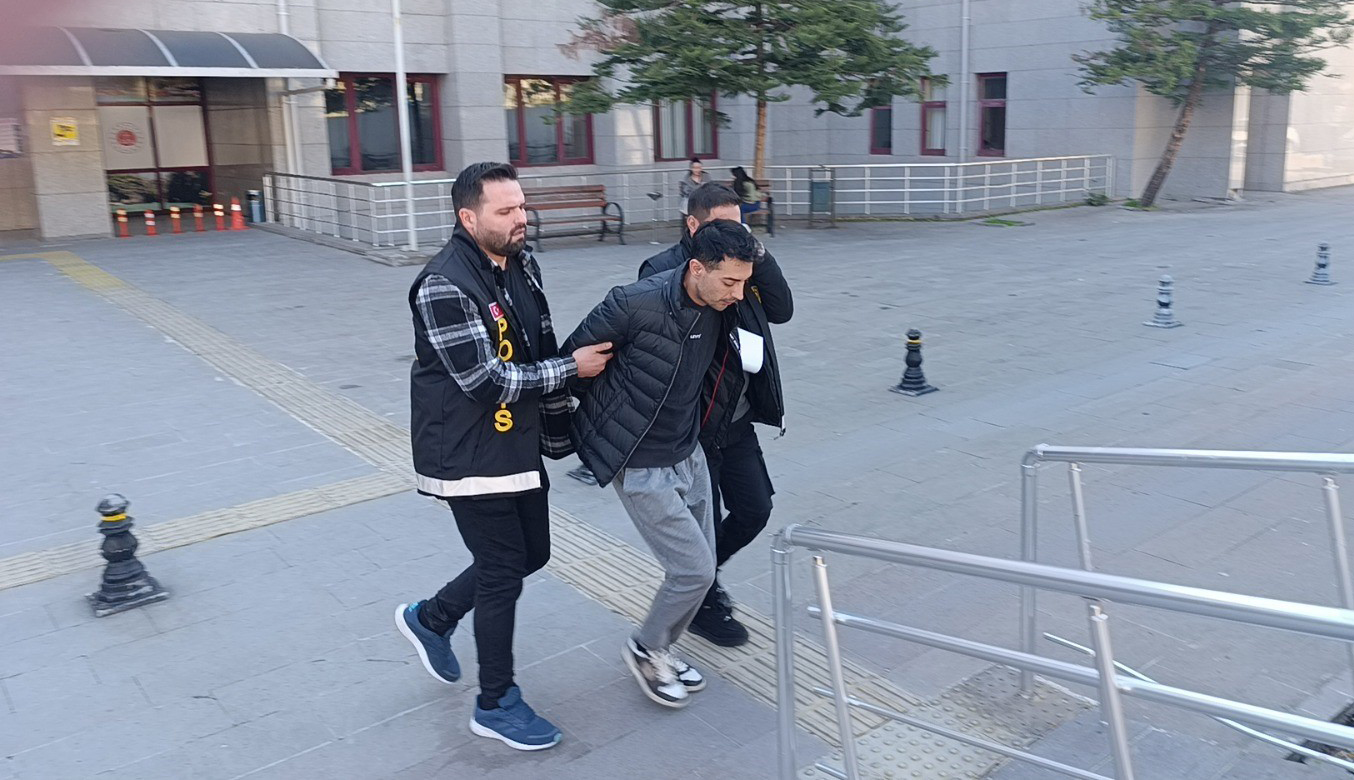 Antalya’da otomobille ortalığı savaş alanına çeviren avukat tutuklandı