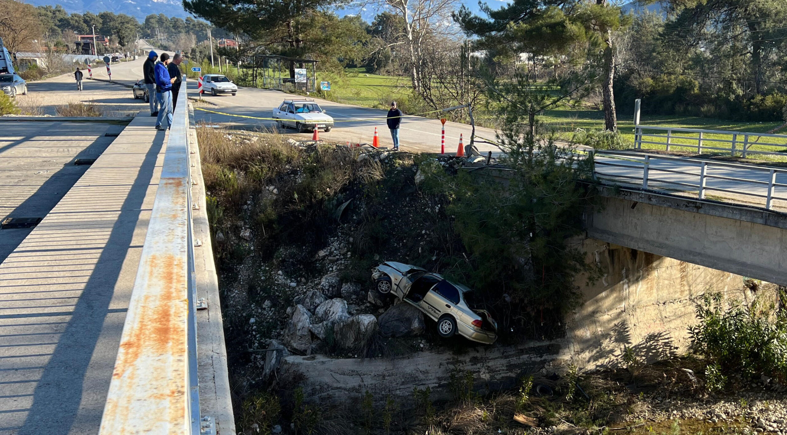 Antalya’da yoldan çıkan otomobil, köprüden uçtu: 1 ölü