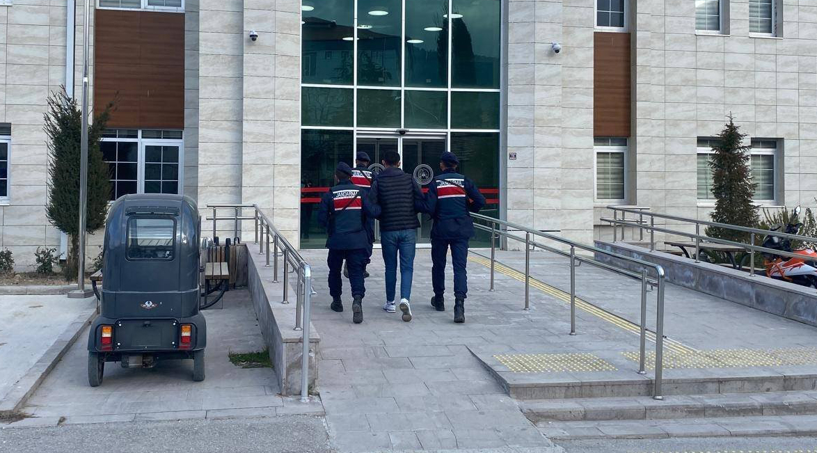 Burdur’da kaçakçılık ve uyuşturucu operasyonlarında 5 kişi tutuklandı