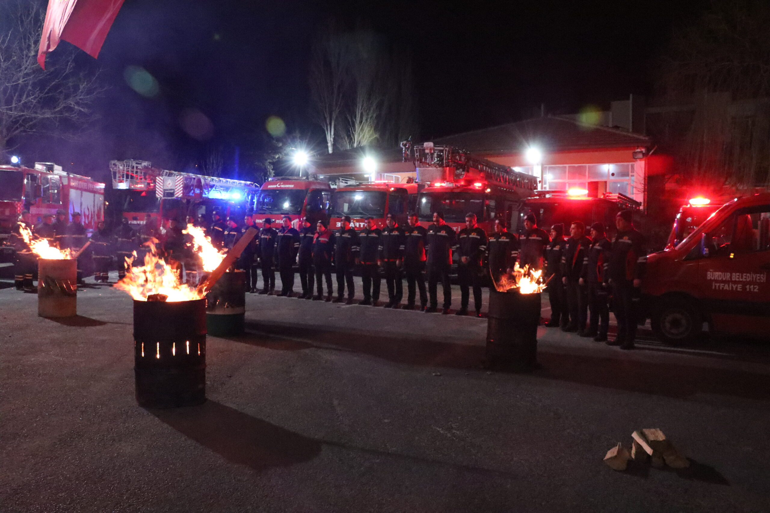 Burdur’daki itfaiye ekibi 6 Şubat depremlerinde hayatını kaybedenleri andı