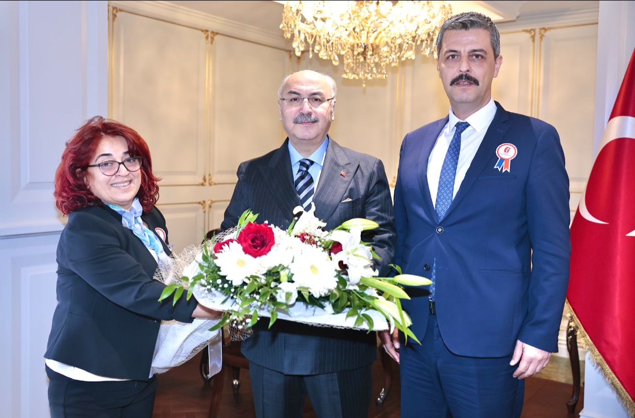 Defterdar Ahmet Balıkcı ” Vergi Haftası” dolayısıyla Vali Köşgeri ziyaret etti