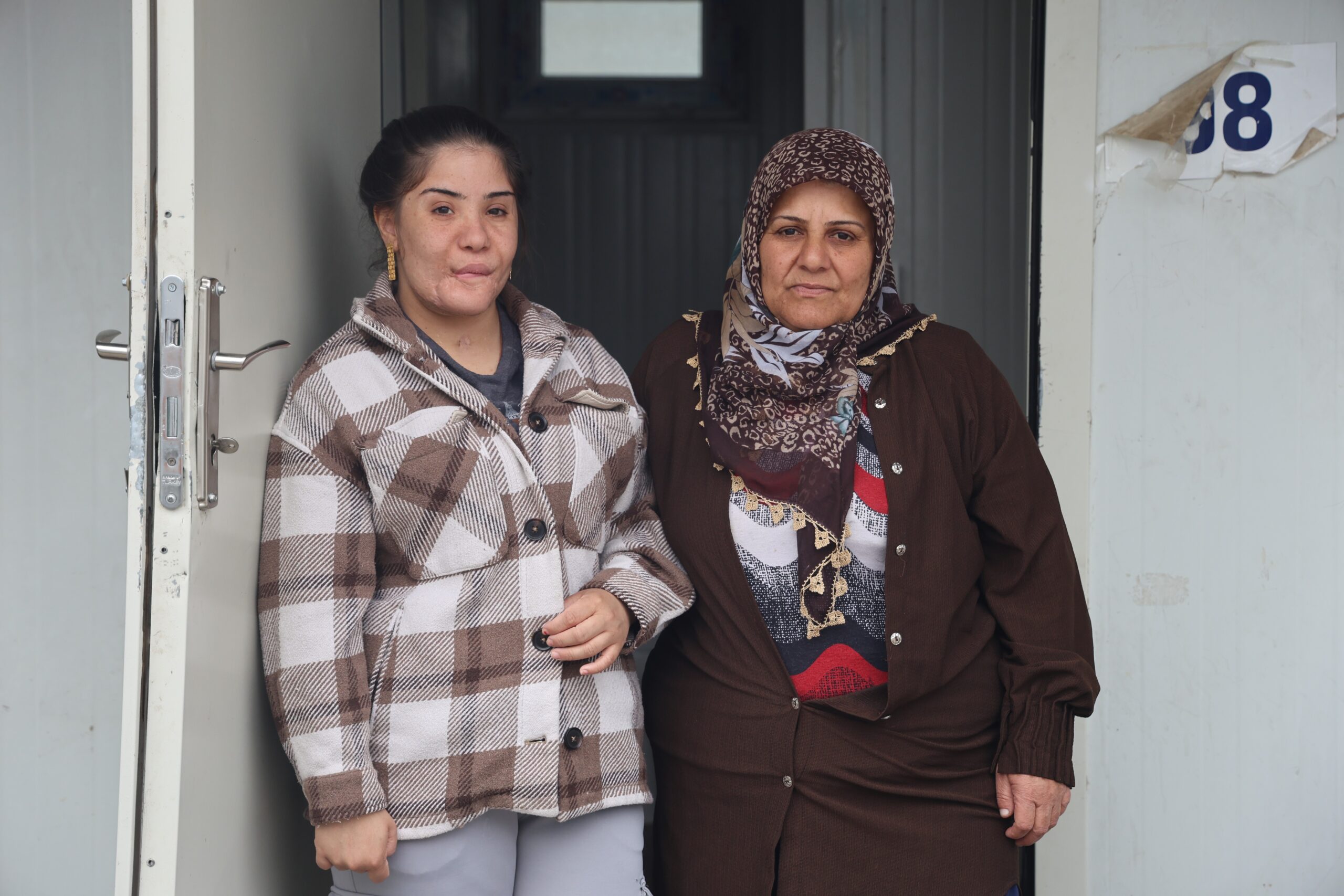 Depremde enkazdan yaralı olarak çıkarılan genç kız 2 yıl sonra konuşmaya başladı