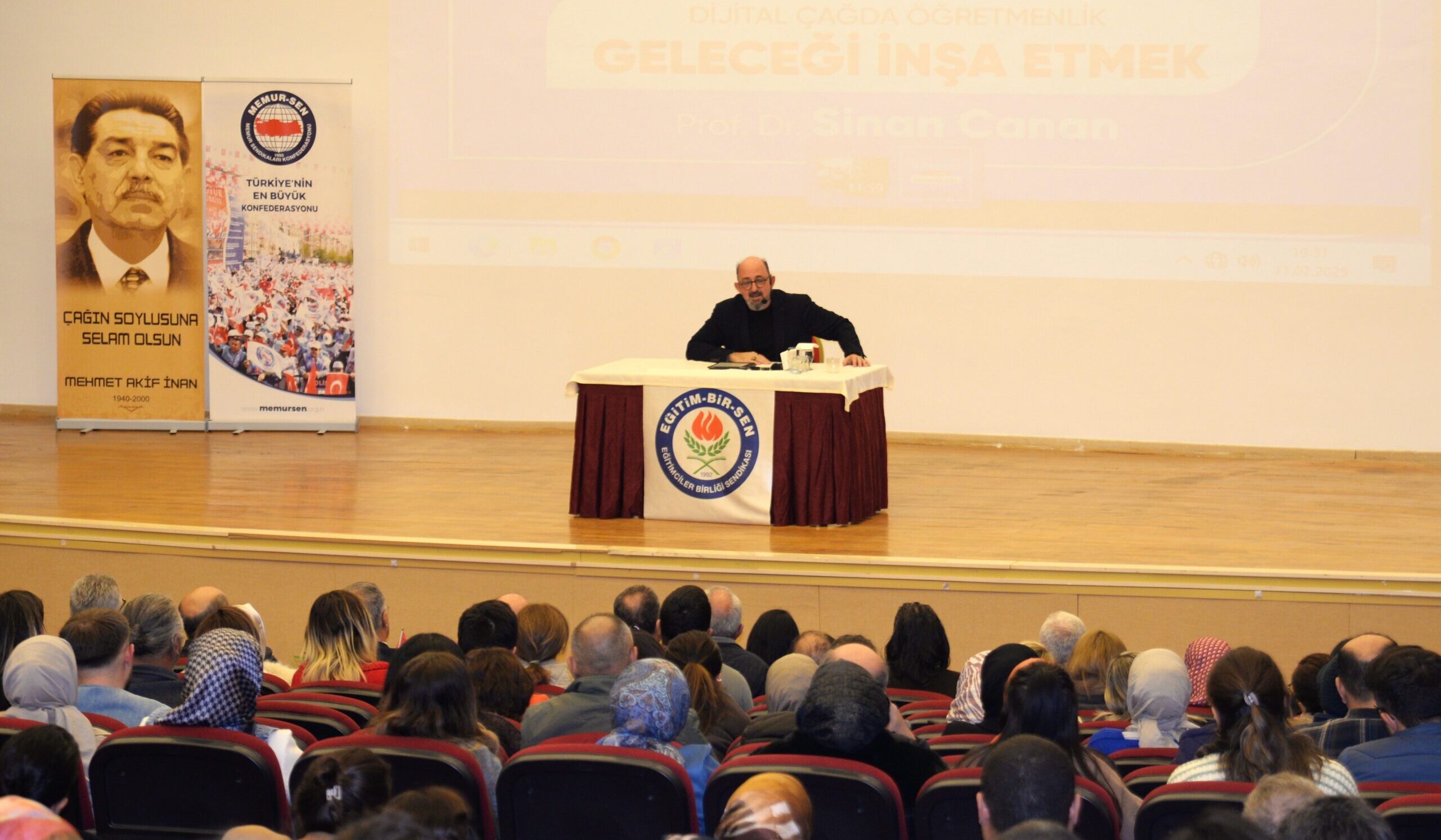 Eğitim-Bir-Sen Adana Şubesi’nden “Dijital Çağda Öğretmenlik” konferansı