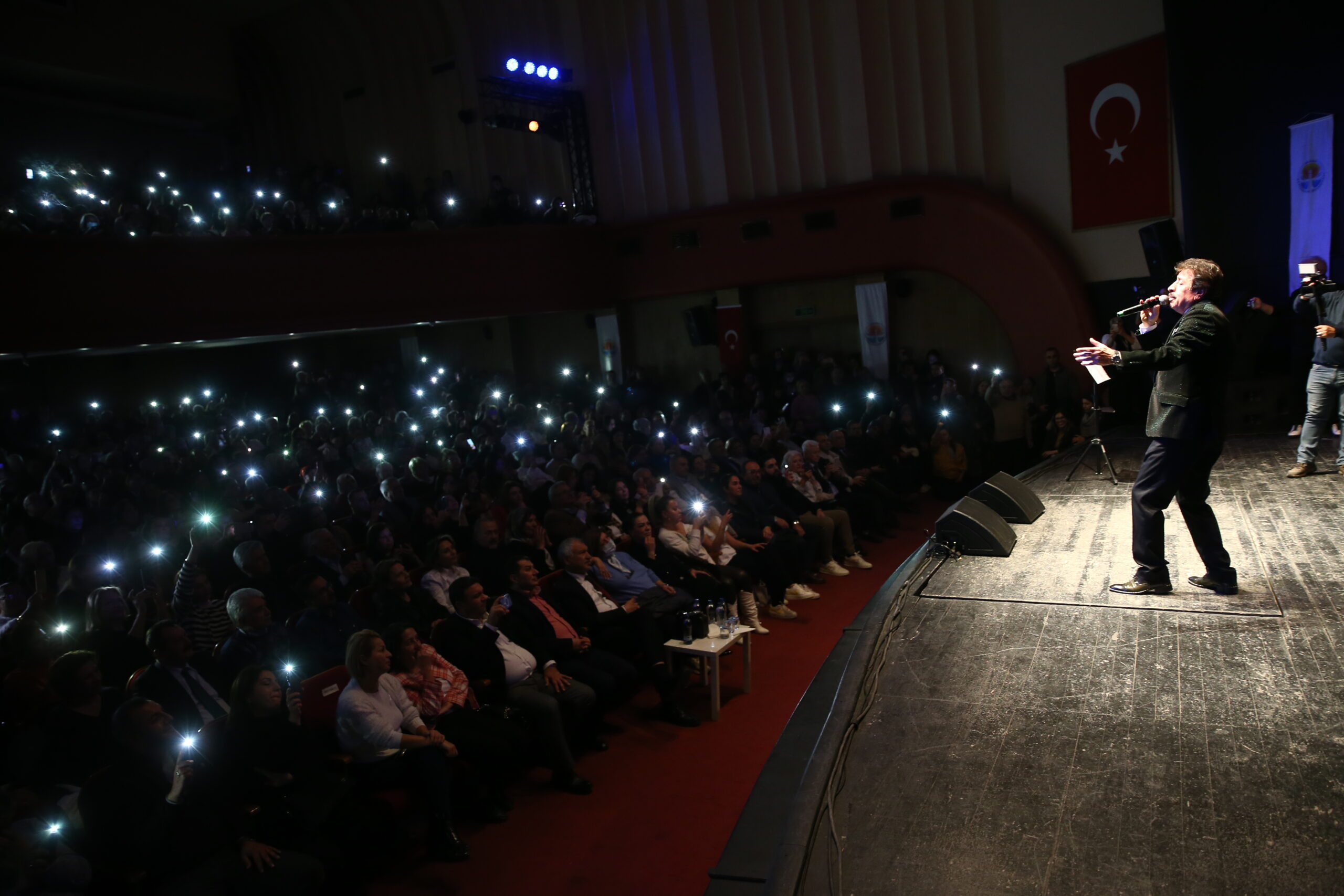 Ferdi Tayfur’un şarkıları Adana’da seslendirildi