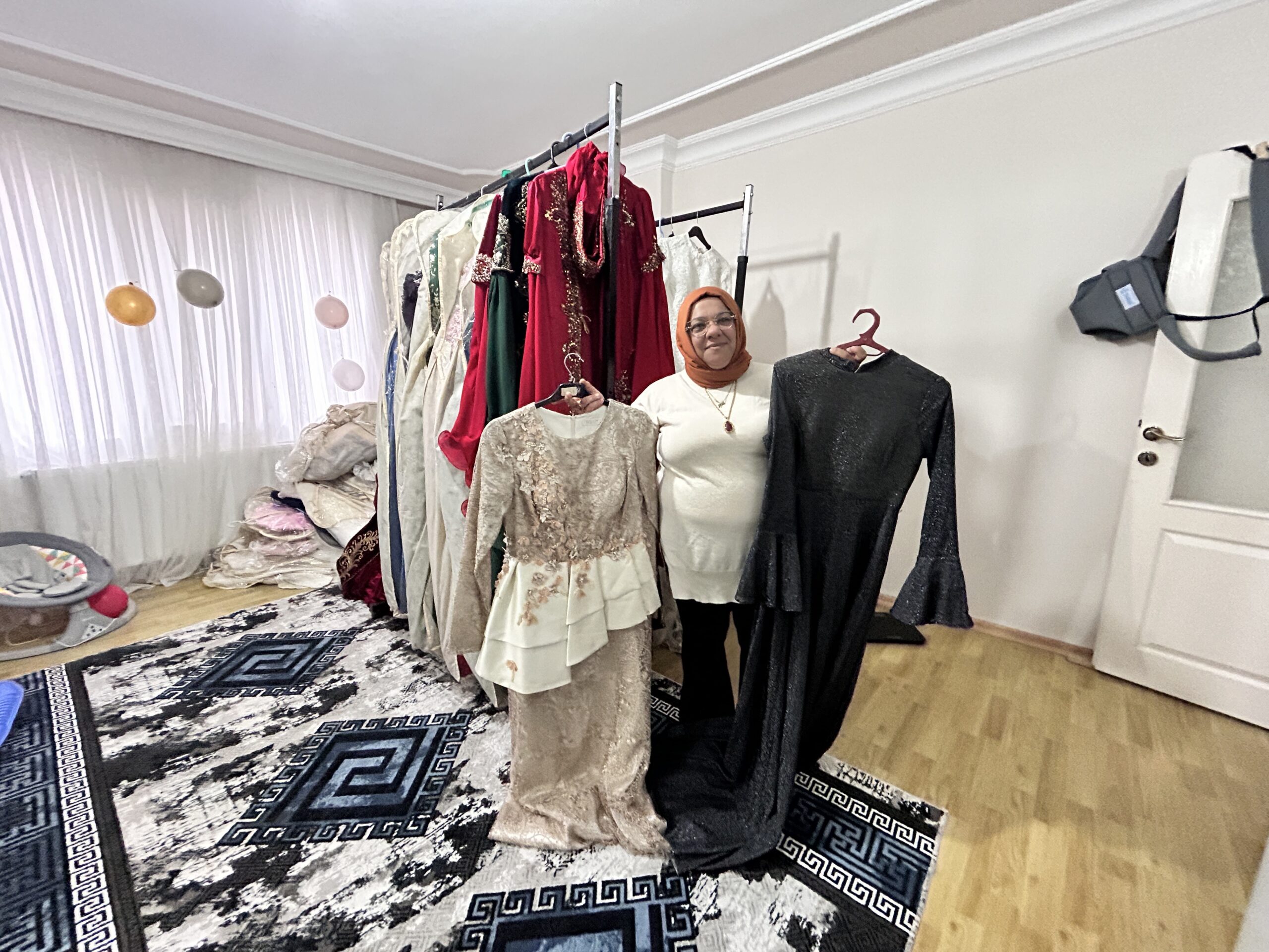 Hayırsever kadın 500 bin TL değerindeki gelinlikleri bağışladı