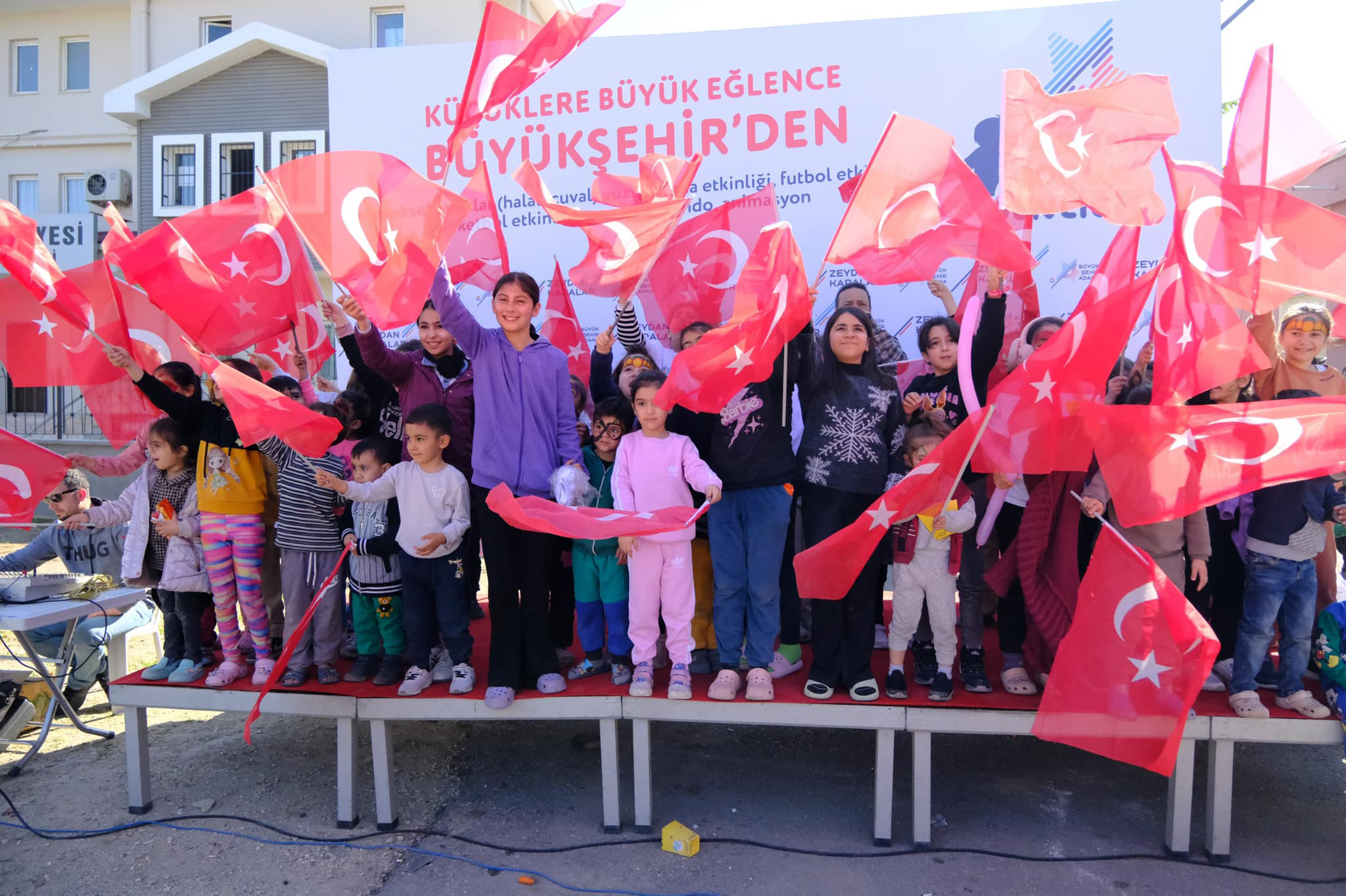 Küçüklere büyük eğlence Büyükşehir’den