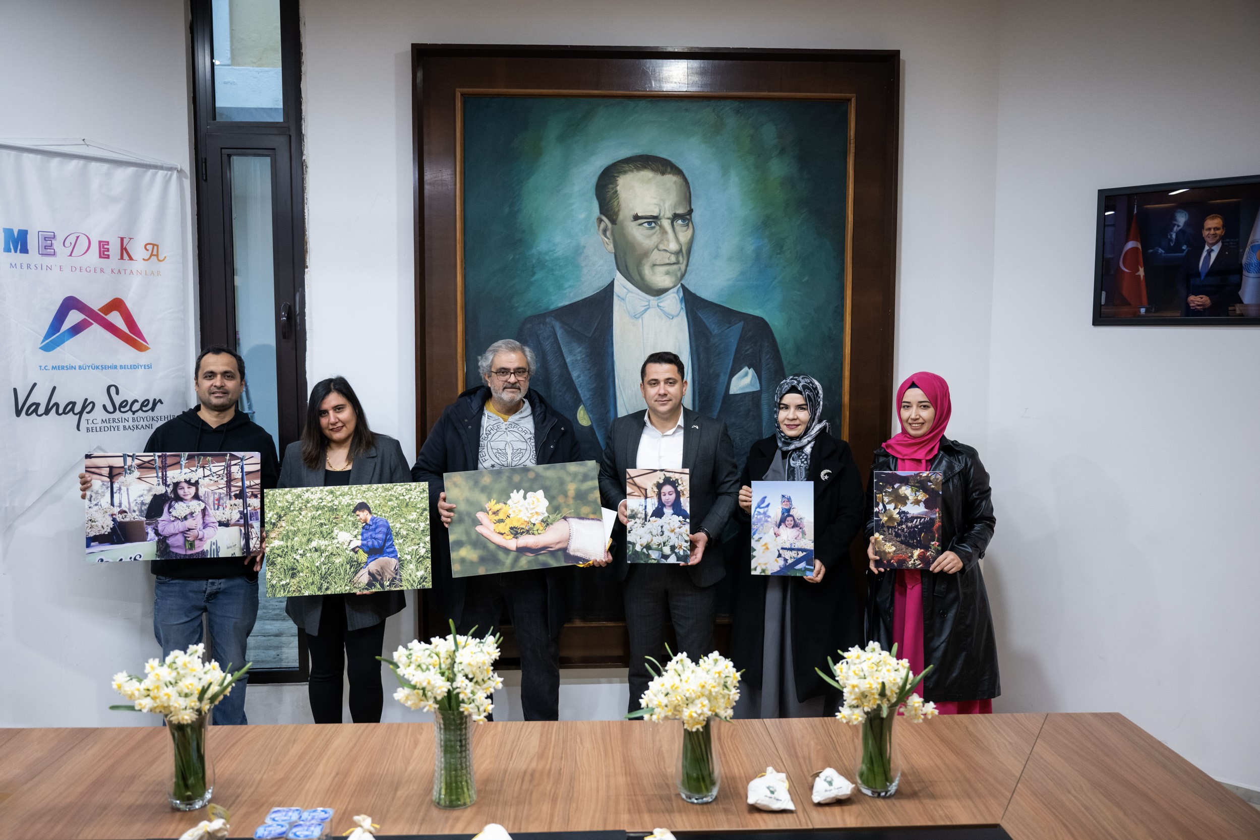 Mersin’de ‘Nergis Şenliği’ fotoğraf yarışmasının kazananları ödüllerini aldı
