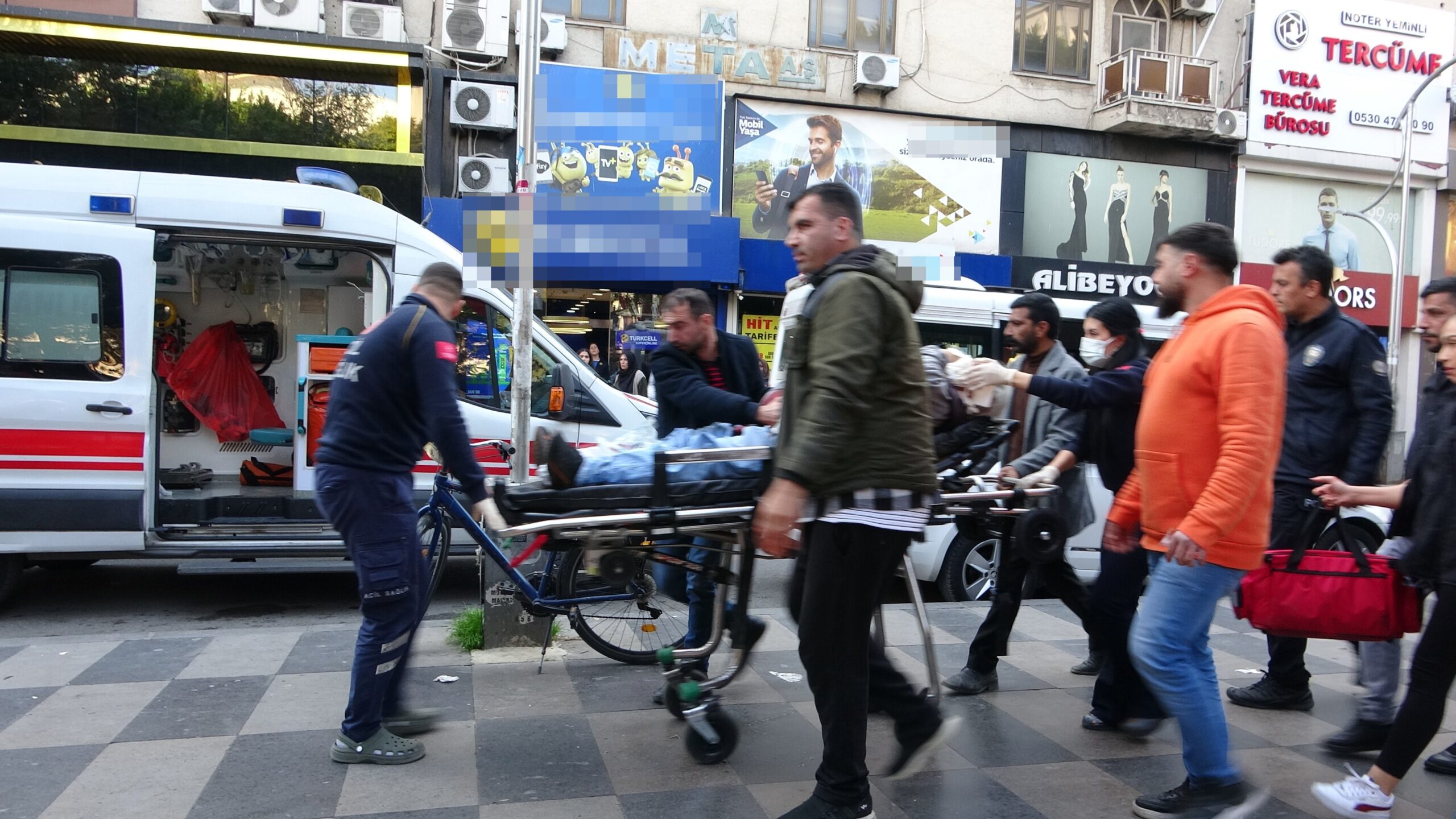 Mersin’de bıçaklı kavga: 2 yaralı