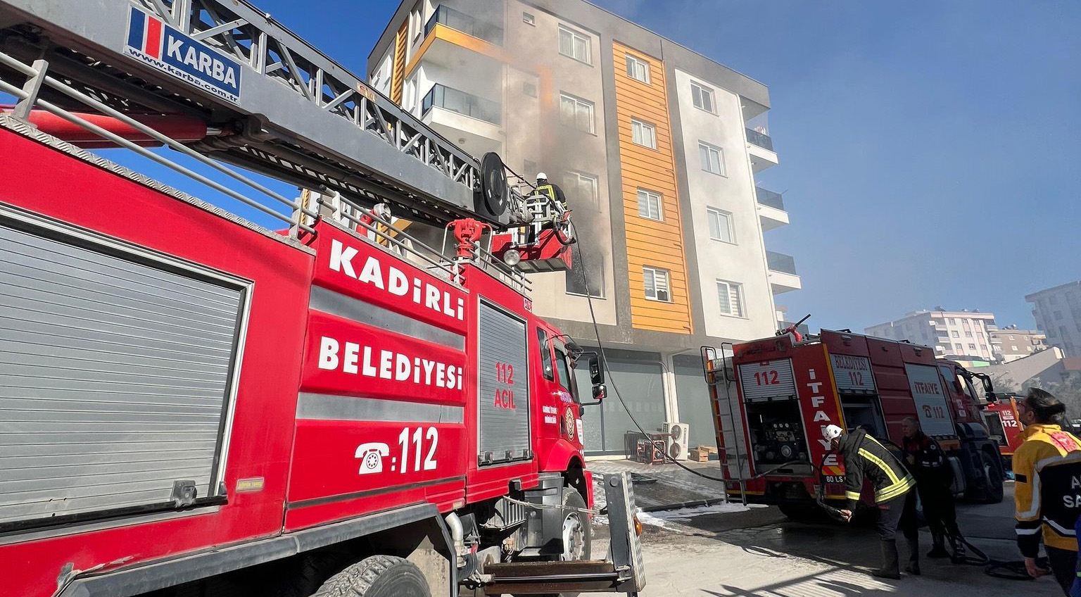 Osmaniye’de 5 katlı binada korkutan yangın