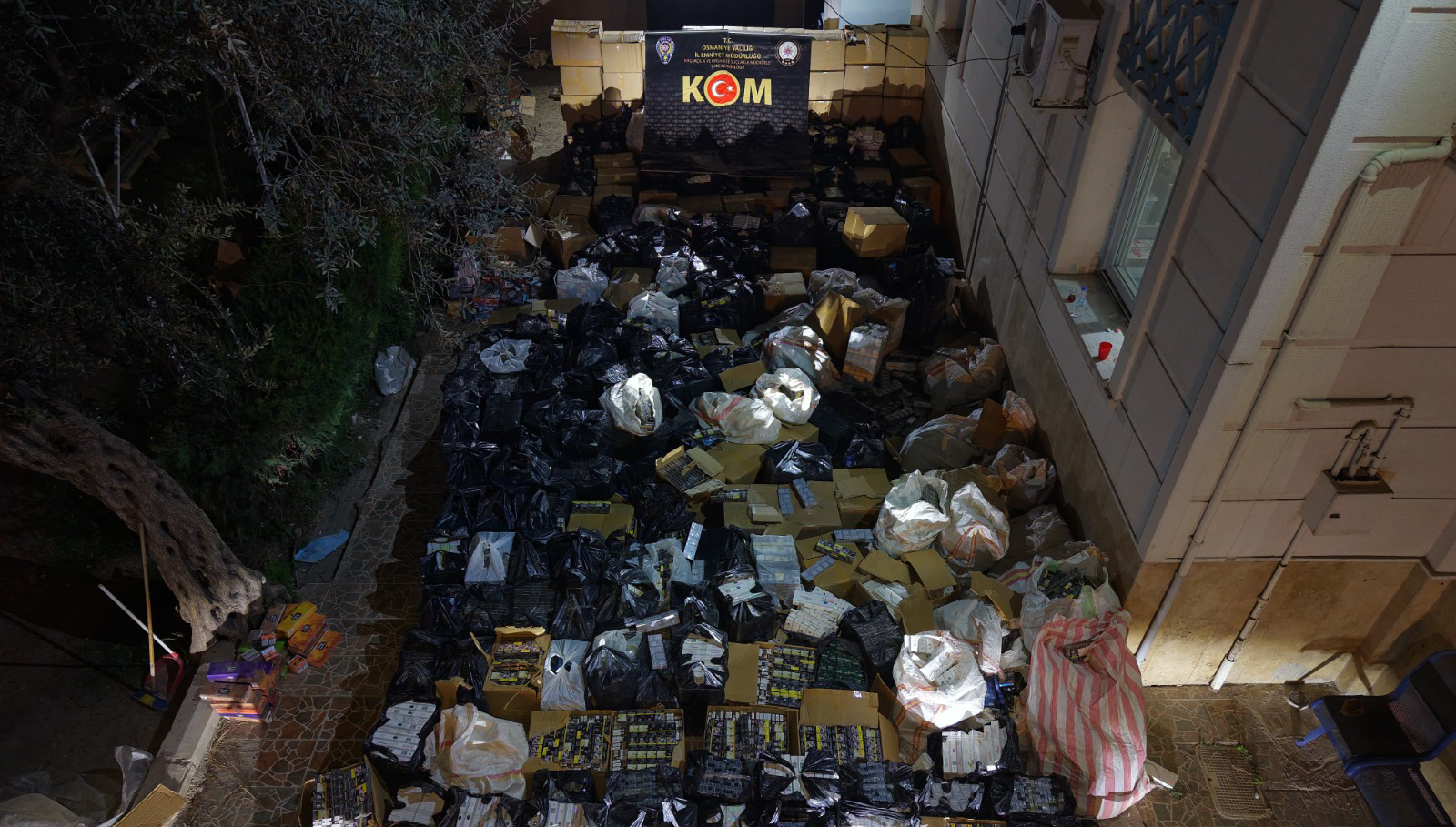 Osmaniye’de kaçak 146 bin 800 paket sigara ve 7 bin 200 puro ele geçirildi