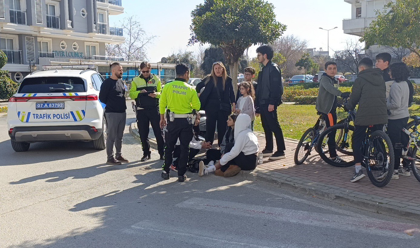 Otomobille çarpışan elektrikli bisikletin sürücüsü yaralandı