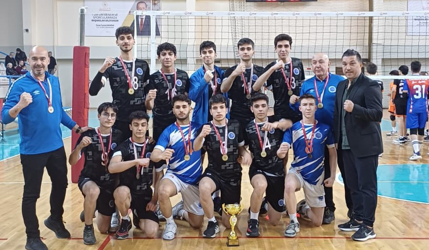 Seyhanlı Genç ve Küçük Erkek Voleybolcular Adana Şampiyonu oldu