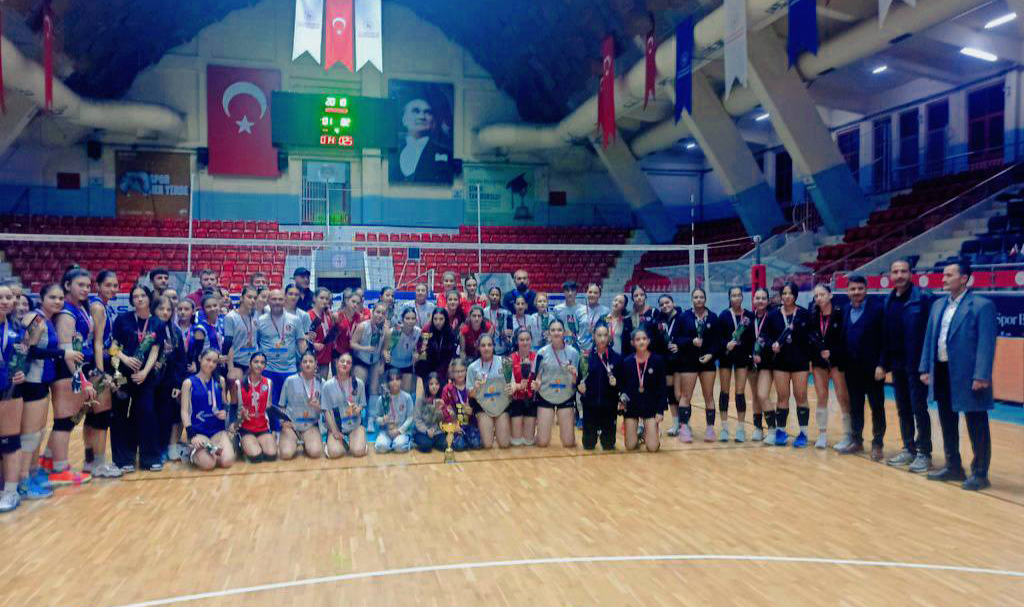 Voleybol heyecanı dindi