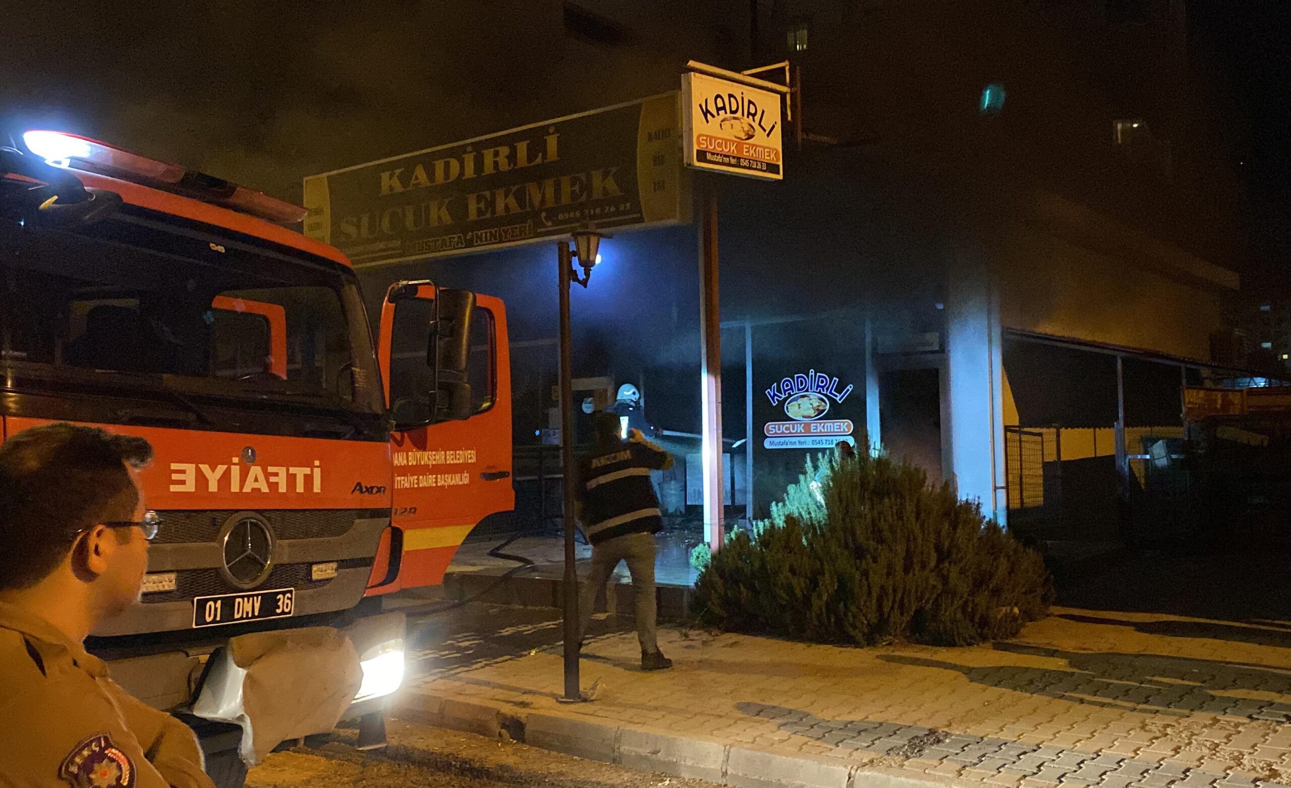 Adana’da bir iş yerinde çıkan yangın söndürüldü