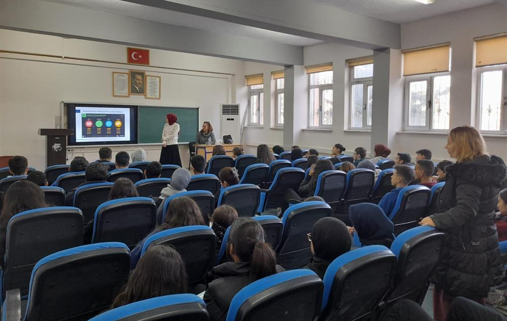 Adana’da 55 öğrenciye “Teknoloji Bağımlılığı” eğitimi verildi