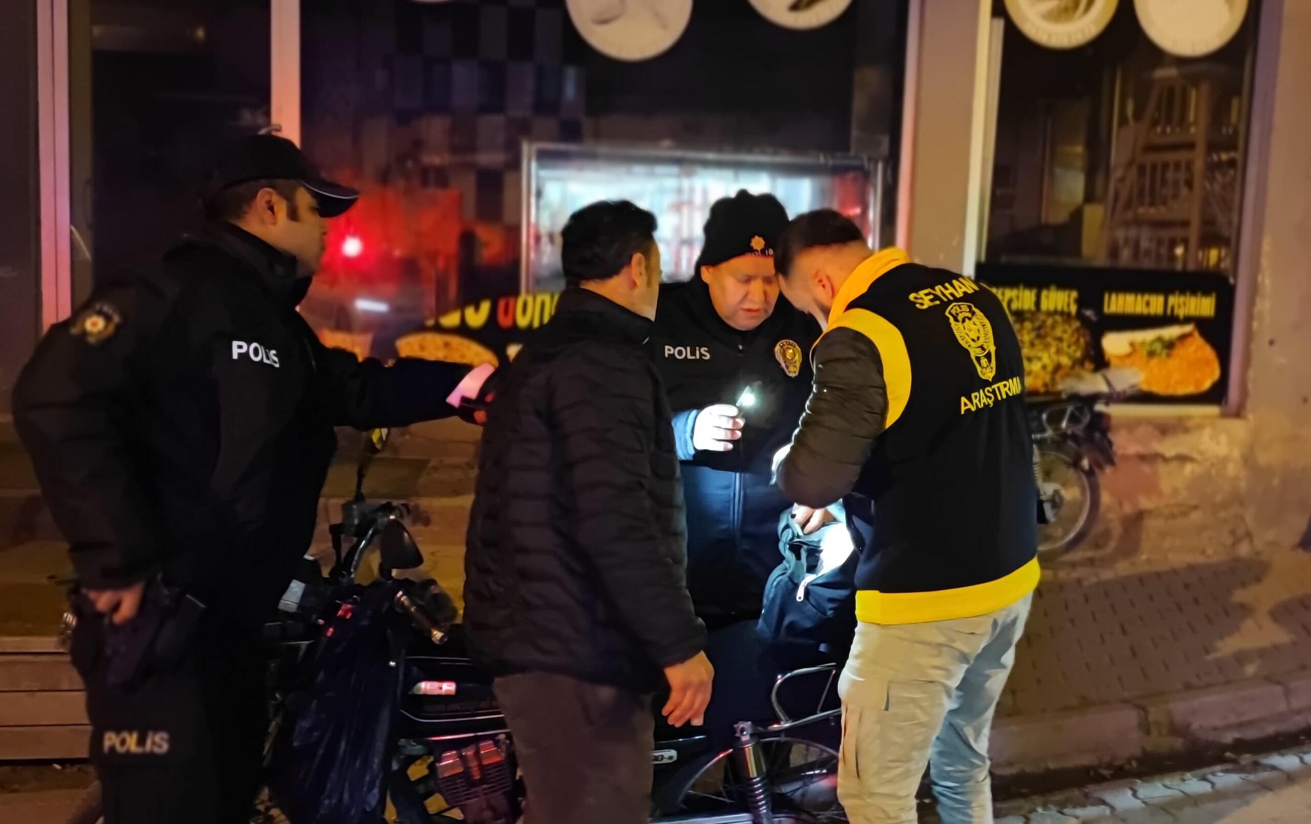 Adana’da yapılan asayiş uygulamasında, aranan 16 şüpheli yakalandı
