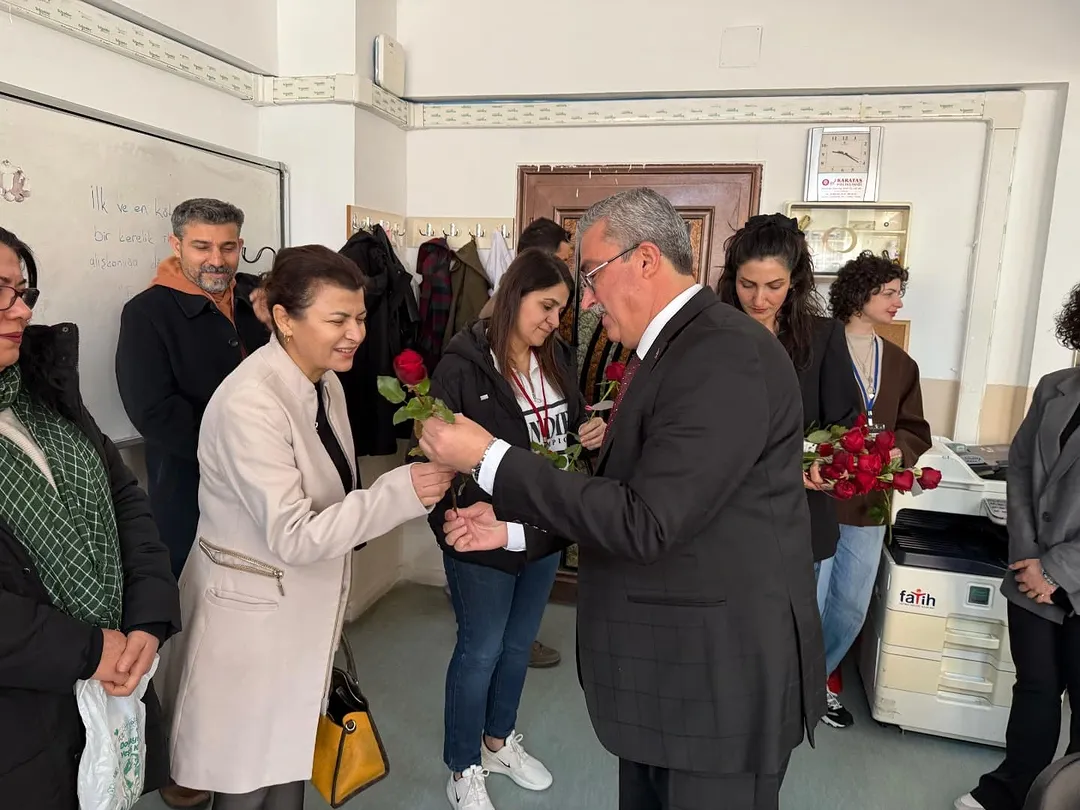 Başkan Karataş, öğretmenlerin 8 Mart Dünya Emekçi Kadınlar Günü’nü kutladı