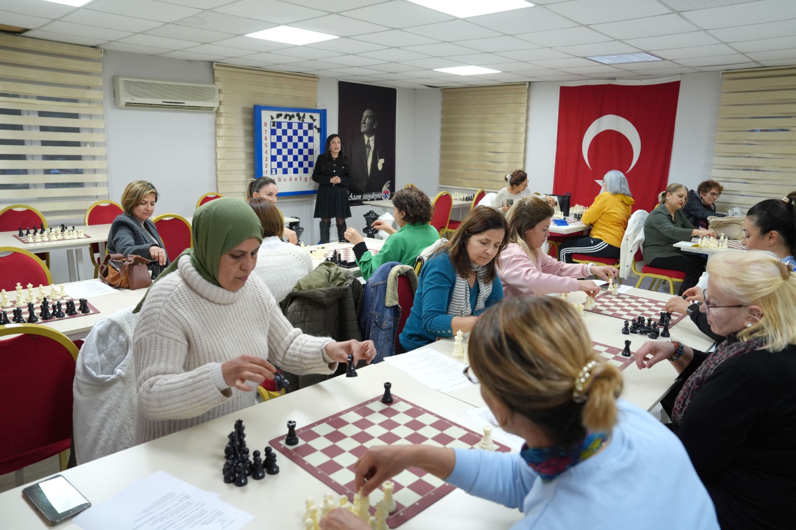 Çukurovalı kadınlar satranç öğreniyor