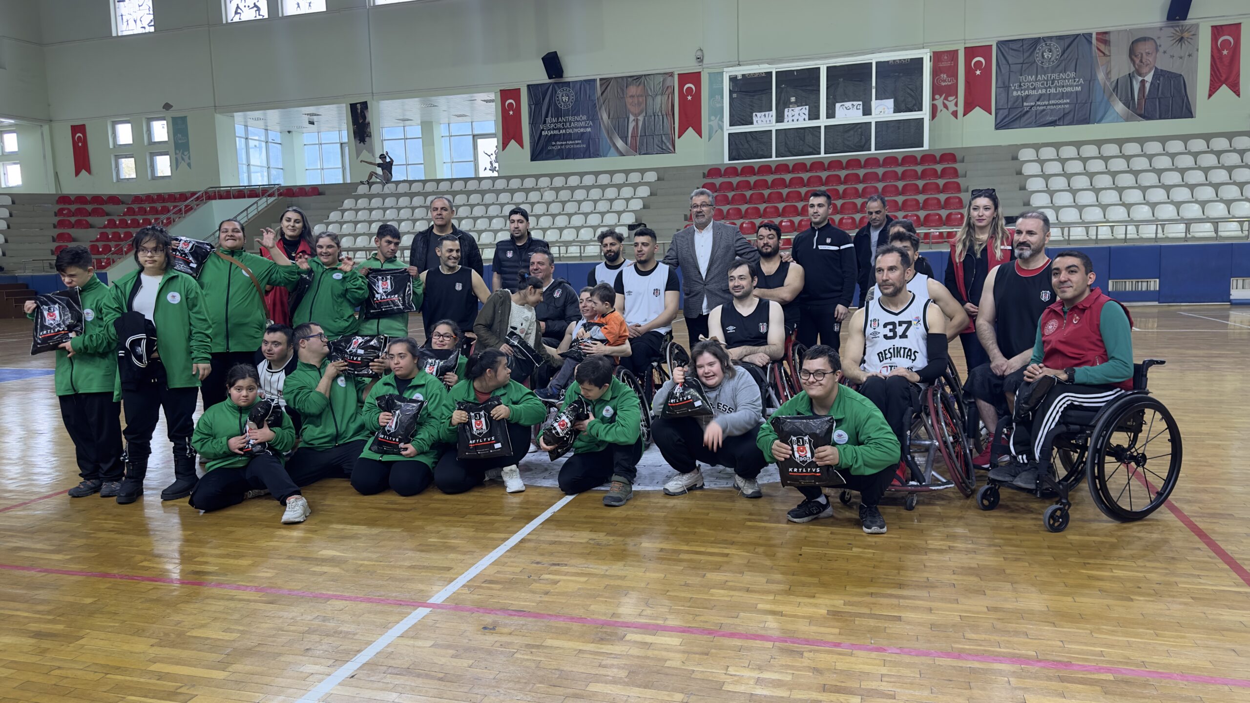 Down sendromlu çocuklardan Beşiktaş Tüpraş’a ziyaret