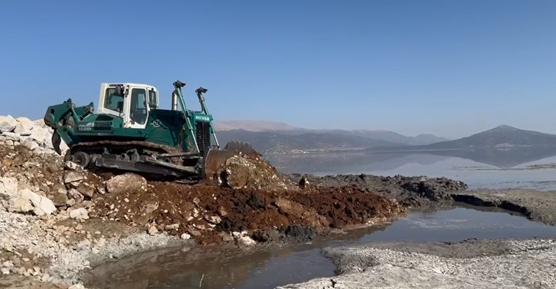 Eğirdir Gölü’nde yeni düdenler su tehlikesini büyütüyor