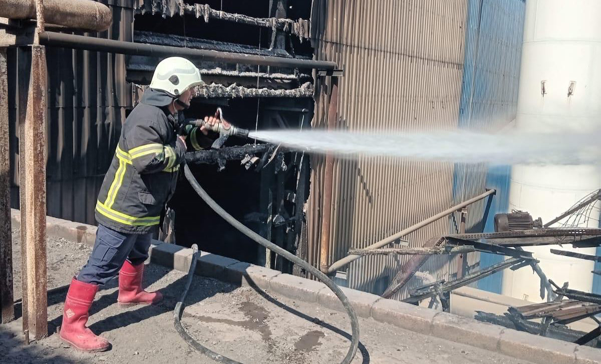 Hatay’da fabrikada çıkan yangında hasar oluştu