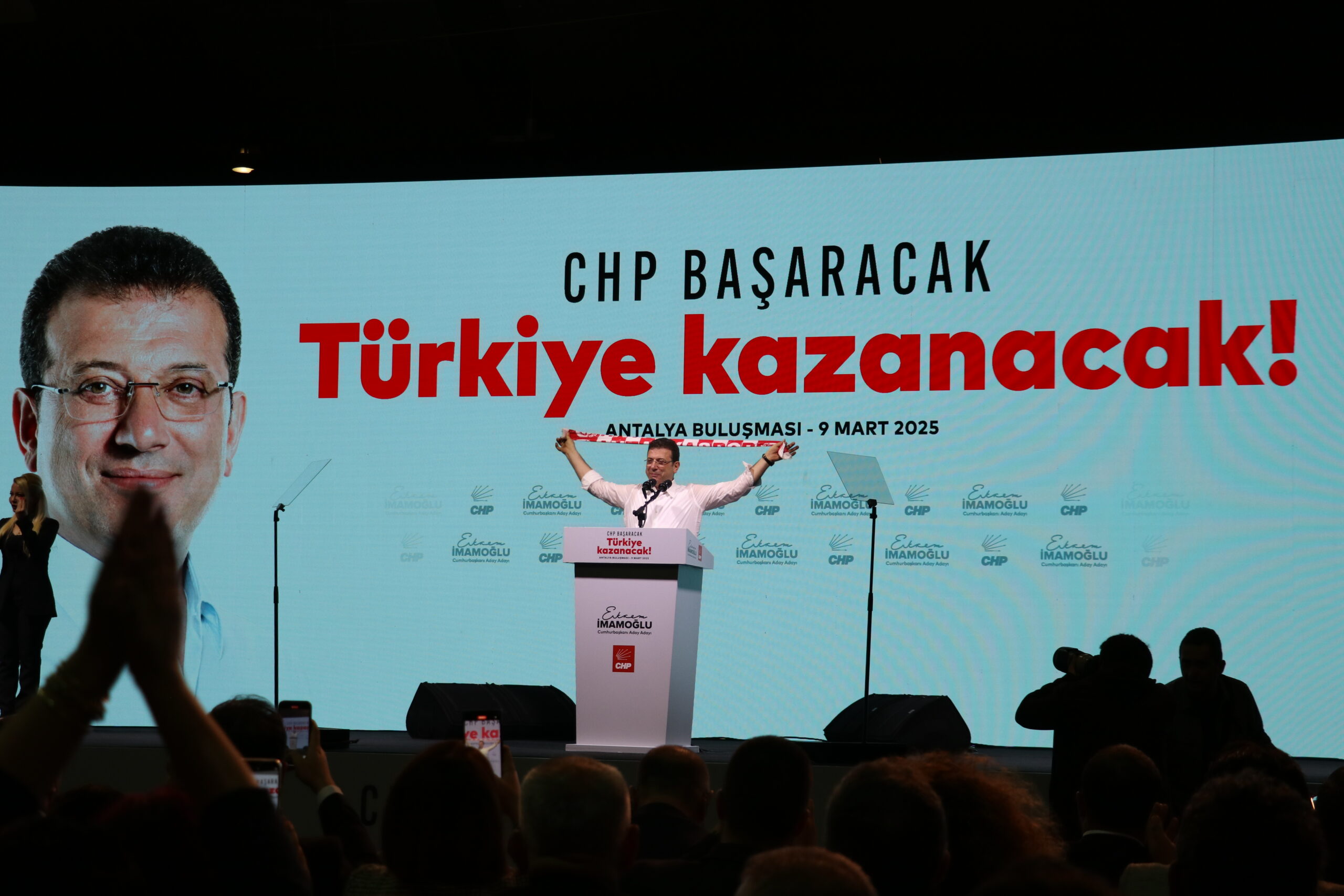 İstanbul Büyükşehir Belediye Başkanı İmamoğlu, Antalya’da partililere seslendi