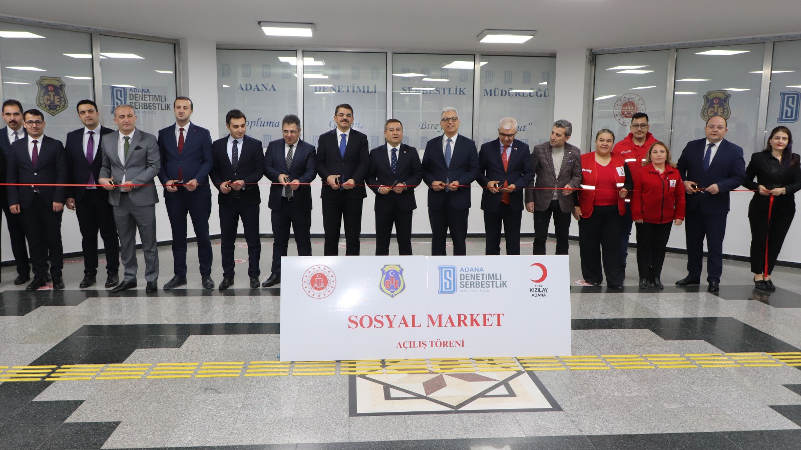 Adana’da Kızılay destekli Sosyal Market Hizmete Girdi