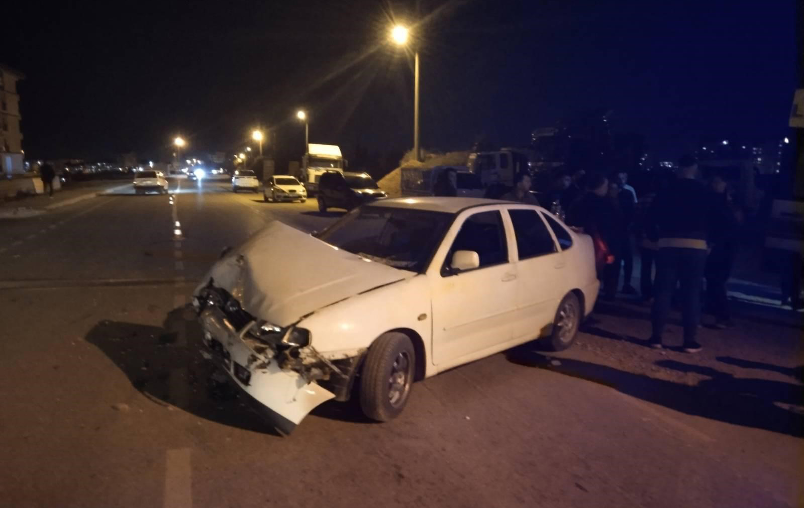Kamyonet ile otomobil çarpıştı: 1 yaralı