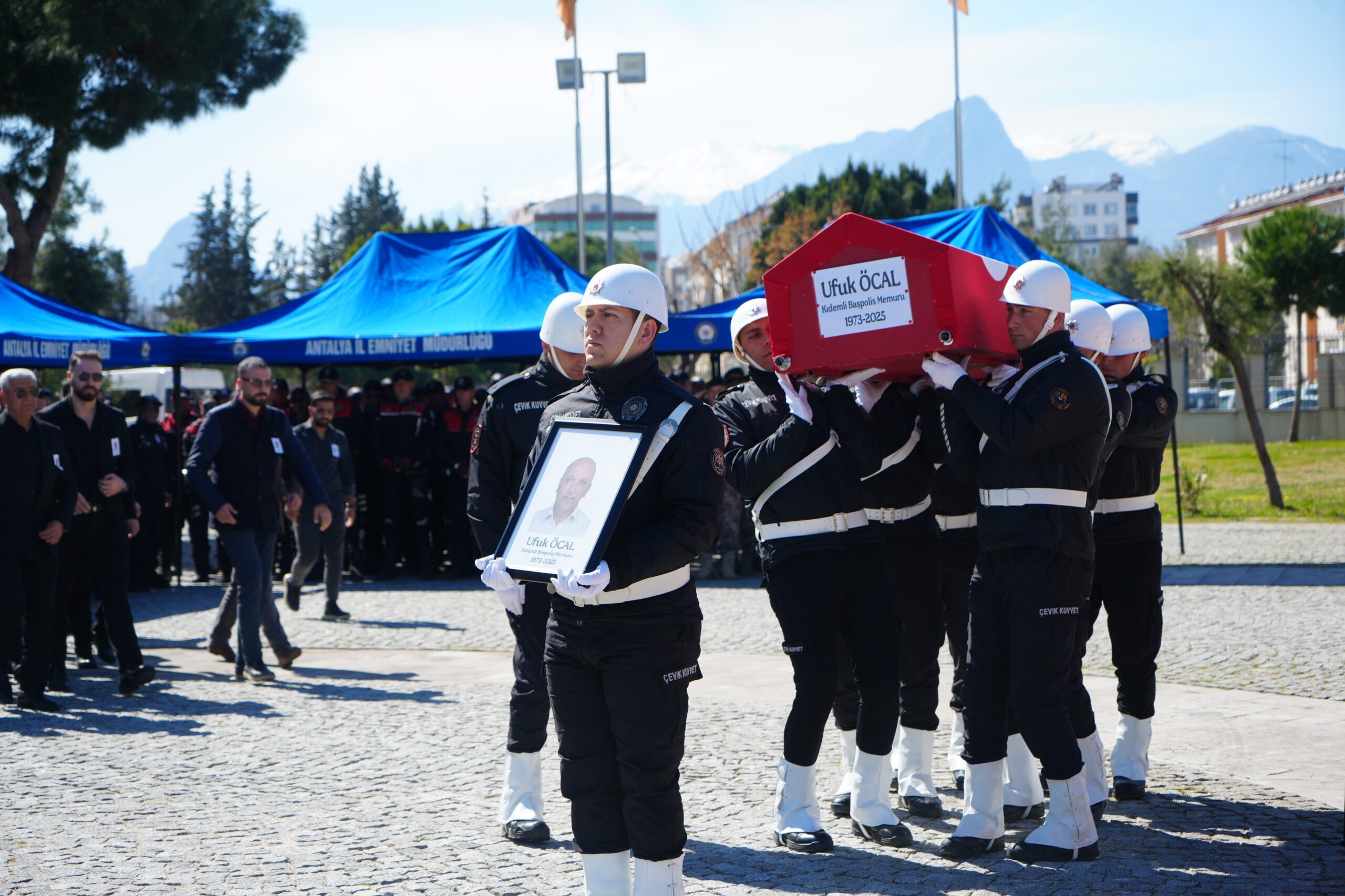 Kanser tedavisi görürken hayatını kaydeden başpolise veda