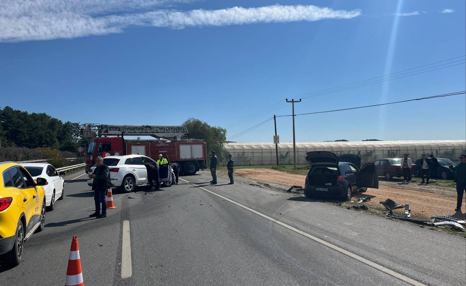 Manavgat’ta 3 aracın karıştığı zincirleme kazada 1 kişi yaralandı