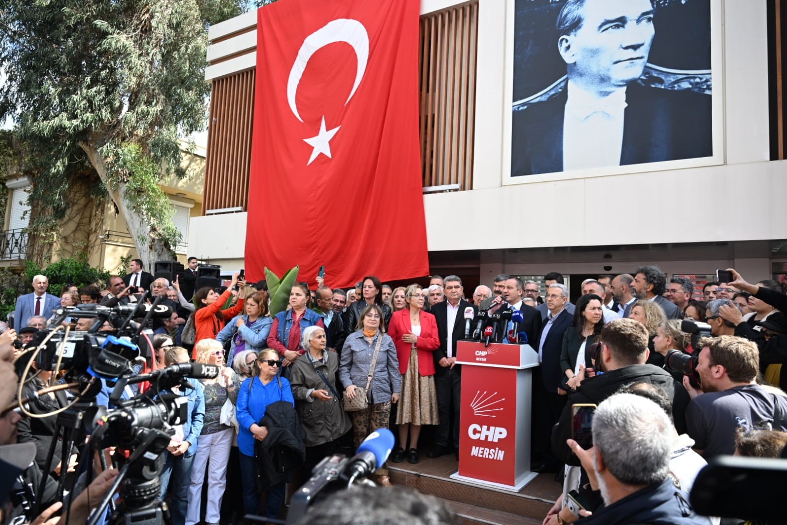 Mersin’de CHP’liler Ekrem İmamoğlu için toplandı