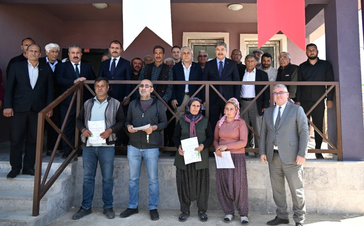 Osmaniye’de yapımı tamamlanan 32 köy evinin daha anahtar teslimi yapıldı
