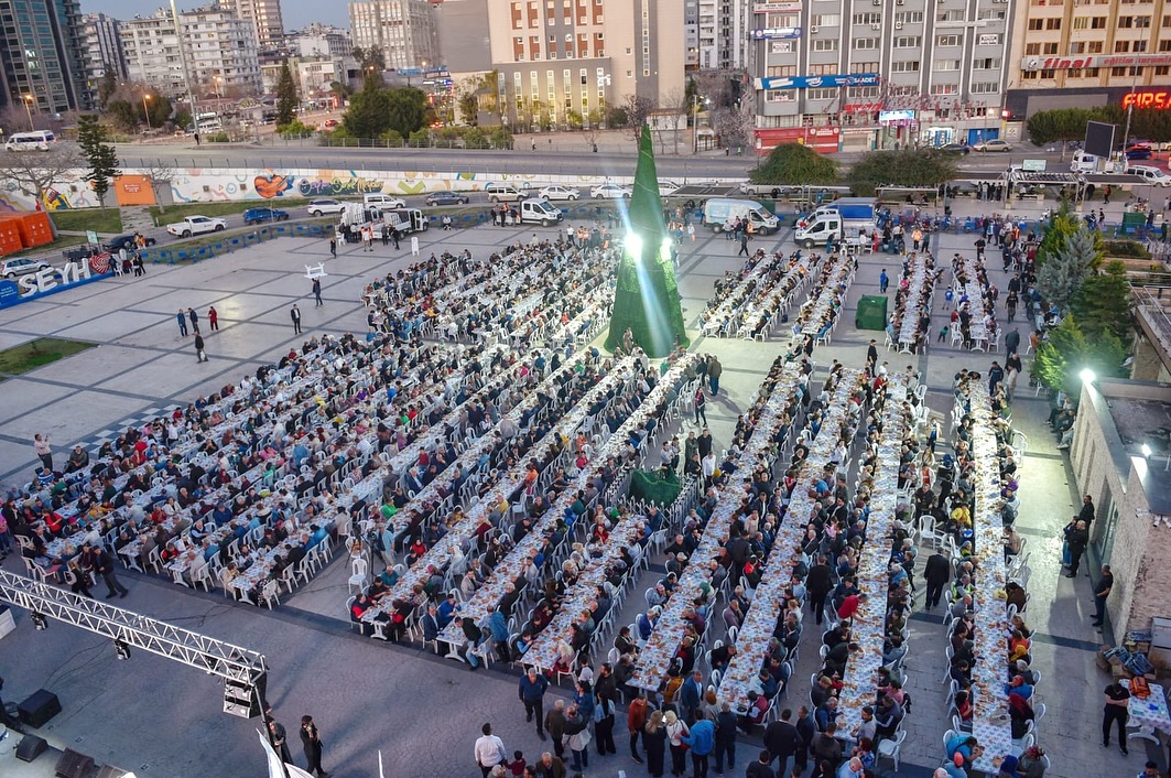 Seyhan Belediyesi Seyhanlıları iftar sofrasında buluşturdu