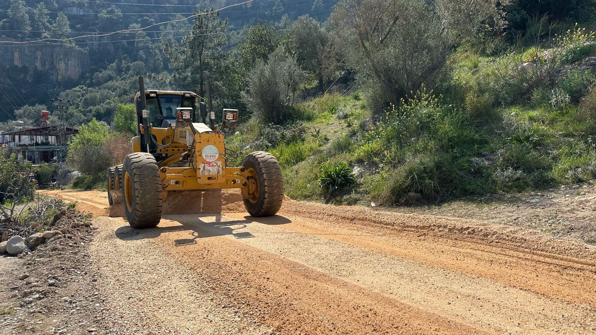 Silifke’de yol düzenleme çalışmaları
